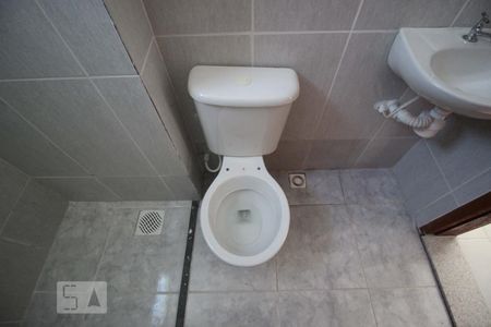 Banheiro social de apartamento para alugar com 2 quartos, 75m² em Jaqueline, Belo Horizonte