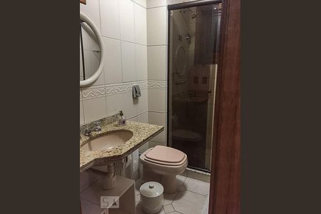 Banheiro de apartamento para alugar com 1 quarto, 42m² em Rio Branco, Porto Alegre