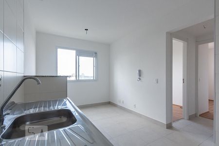 Sala/Cozinha de apartamento para alugar com 2 quartos, 32m² em Parque Munhoz, São Paulo