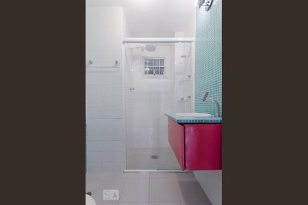 banheiro de apartamento para alugar com 1 quarto, 50m² em Pinheiros, São Paulo