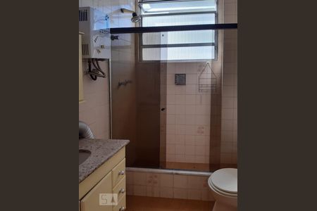 Banheiro de apartamento para alugar com 2 quartos, 64m² em Grajaú, Rio de Janeiro