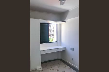 Quarto da suíte de apartamento para alugar com 1 quarto, 45m² em Cambuí, Campinas