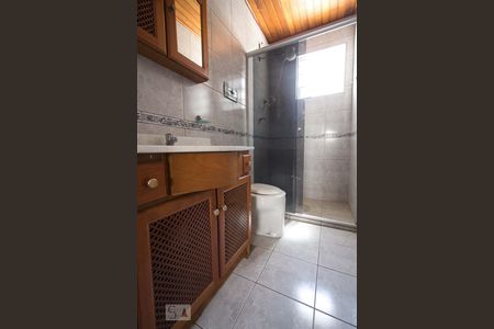 Banheiro de apartamento para alugar com 1 quarto, 75m² em Vila Ipiranga, Porto Alegre